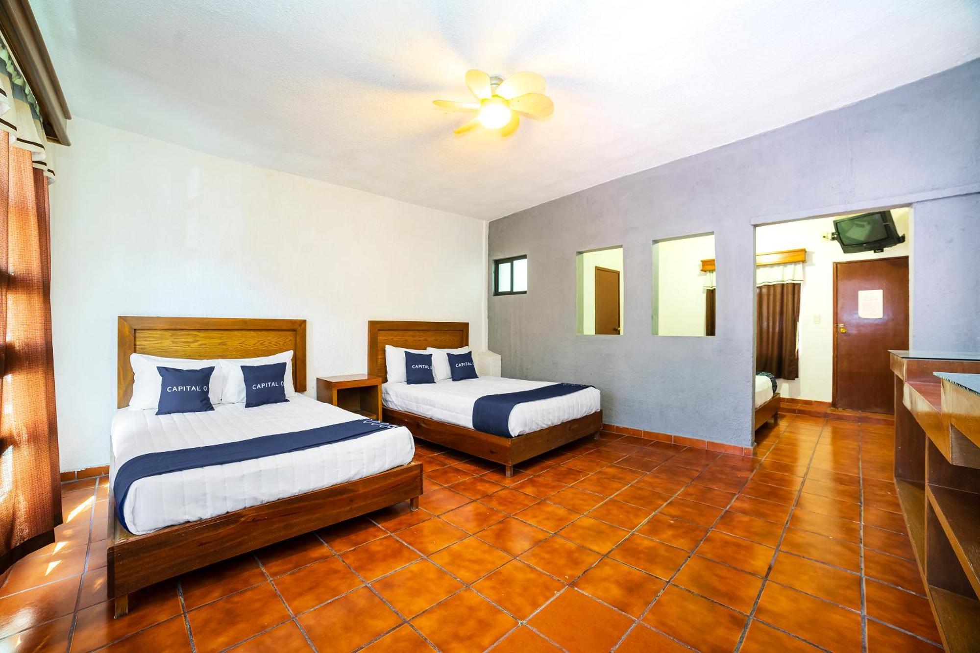 Capital O Hotel Casa Blanca Celaya  Exterior photo
