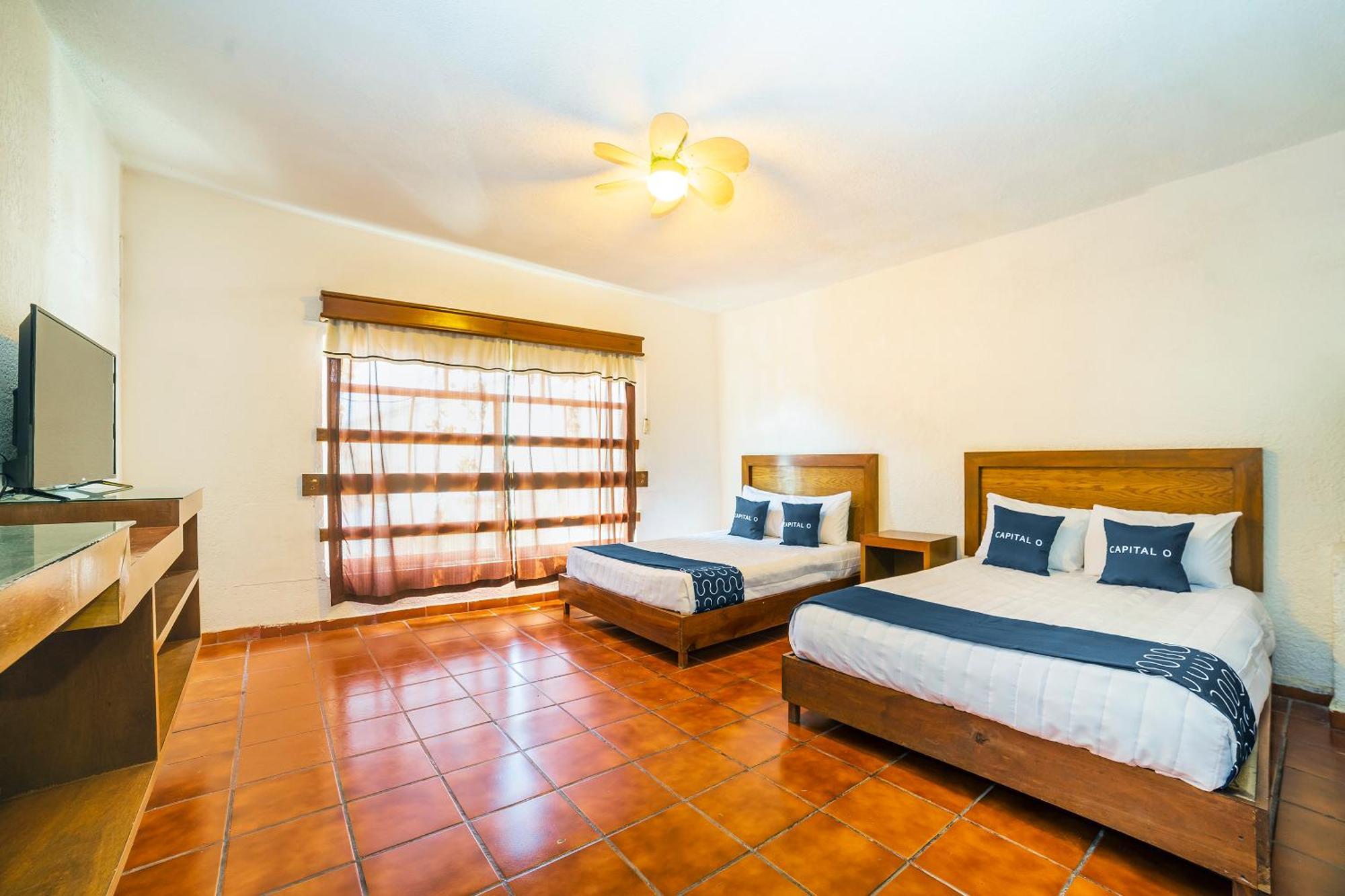 Capital O Hotel Casa Blanca Celaya  Exterior photo